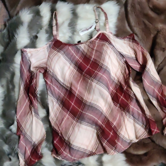 Jessica Simpson Pink Mauve plaid cold shoulder top - Picture 4 of 6